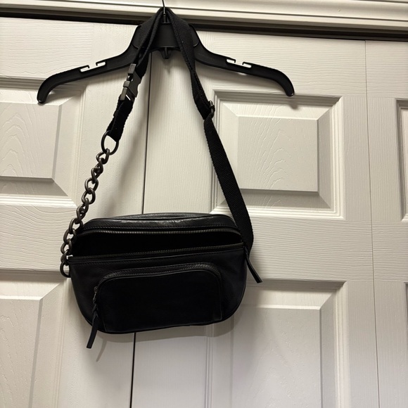 Cut and Paste black leather - Picture 1 of 5